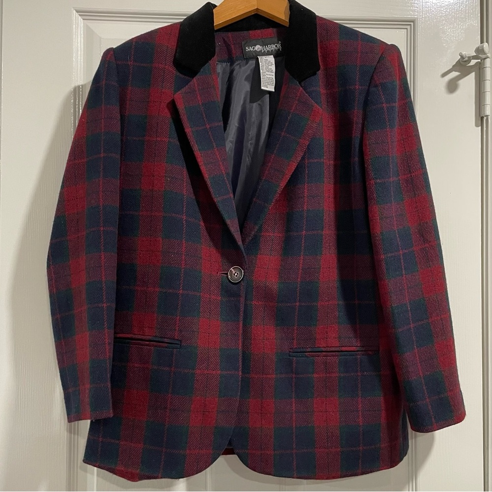 Sag Harbor Wool BlazerSize 6 Petite Red Plaid Black Velvet Collar